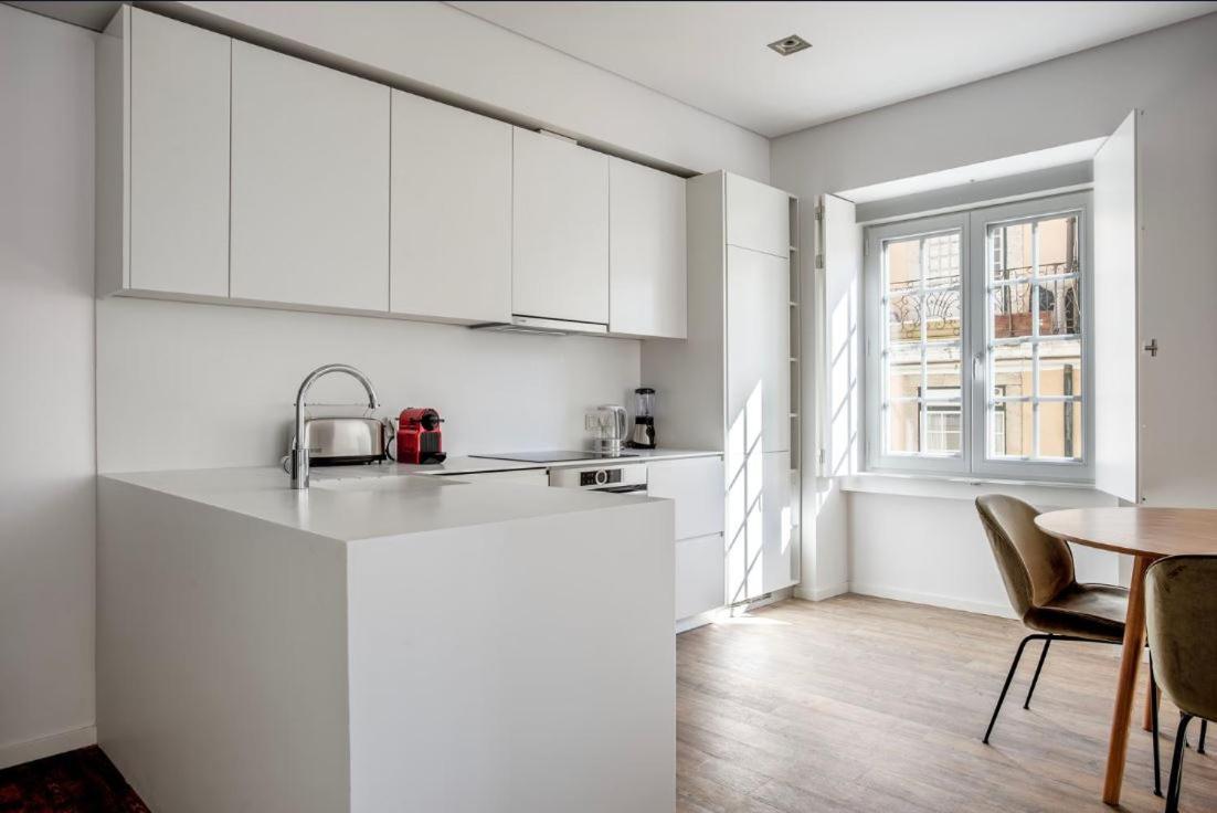Private Bedrooms In The Heart Of Lisbon Bagian luar foto