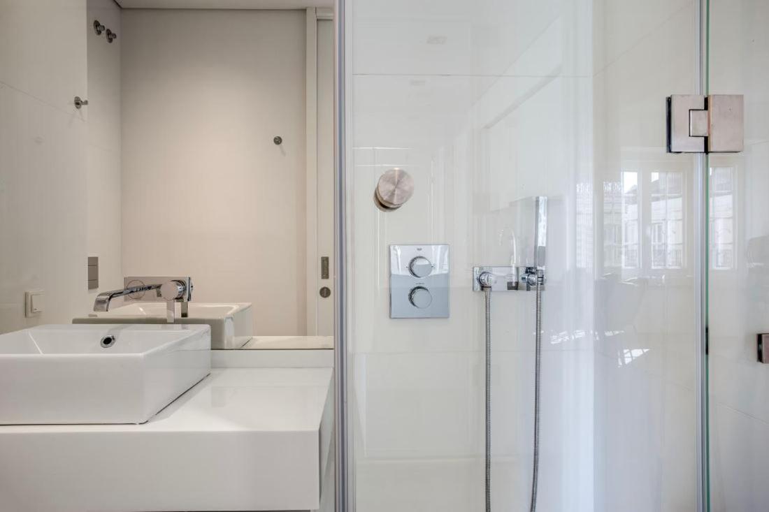 Private Bedrooms In The Heart Of Lisbon Bagian luar foto