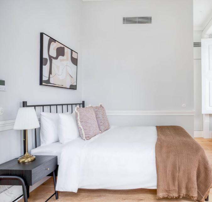 Private Bedrooms In The Heart Of Lisbon Bagian luar foto
